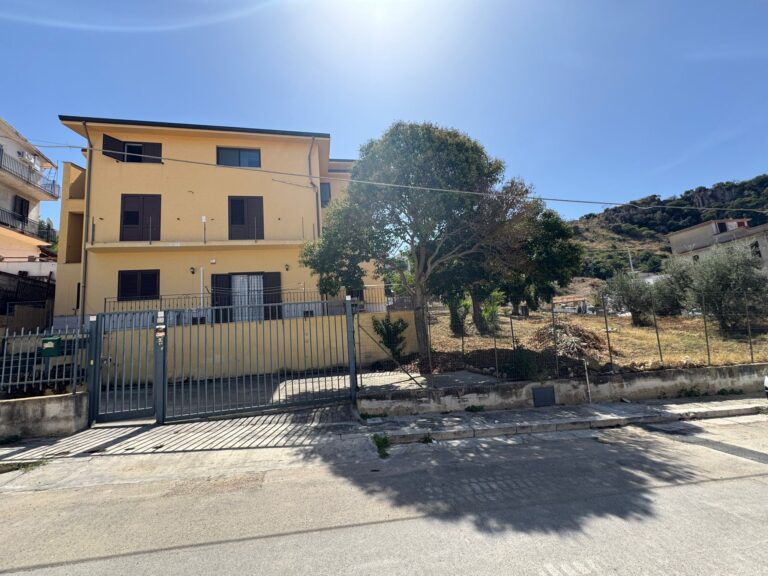 Villa indipendente su tre elevazioni – 3 accessi – 3 unità immobiliari